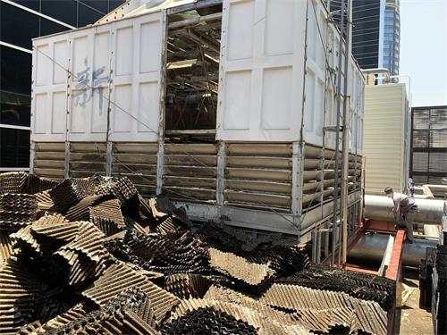 閉式冷卻塔使用中冷水機組壓力高的解決方案(閉式冷