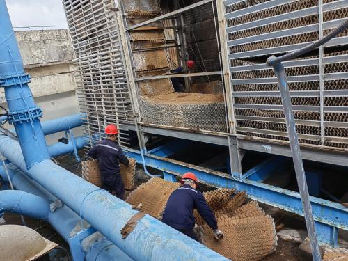 冷卻塔廠家填料的維修保養方法(天津<font color='red'>冷卻塔填料</font>廠家)